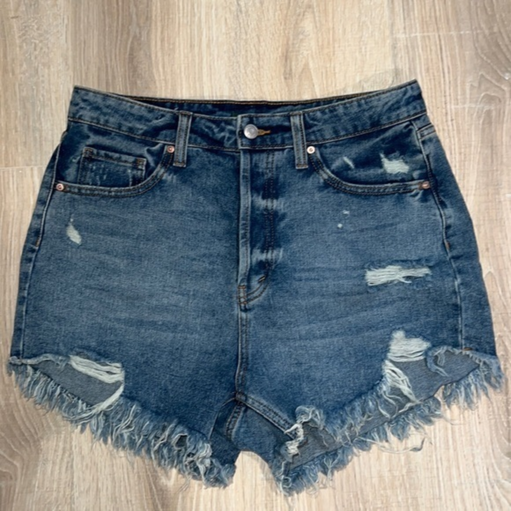 Ripped‎ denim mom shorts